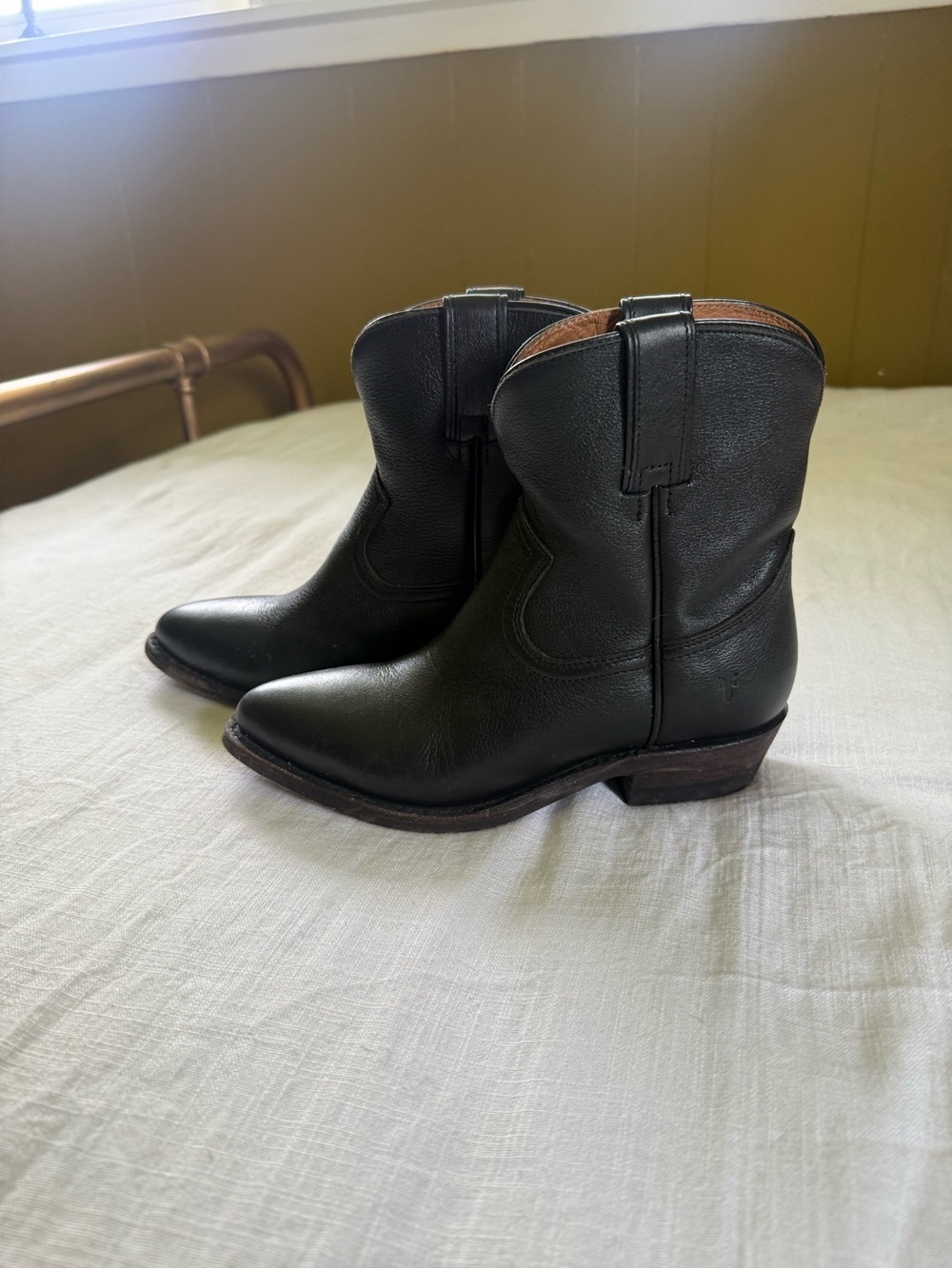 Frye Black Leather Short Western Boots - Picture 2 of 5